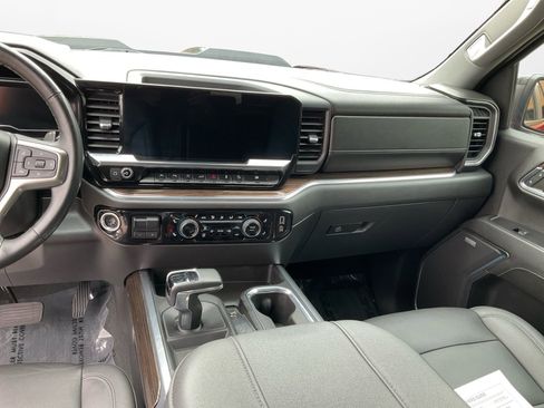 Used 2023 Chevrolet Silverado 1500 LT Trail Boss w/ Convenience Package II image 11