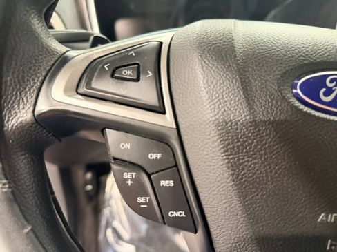 Used 2017 Ford Fusion SE w/ Fusion SE Technology Package FWD image 10