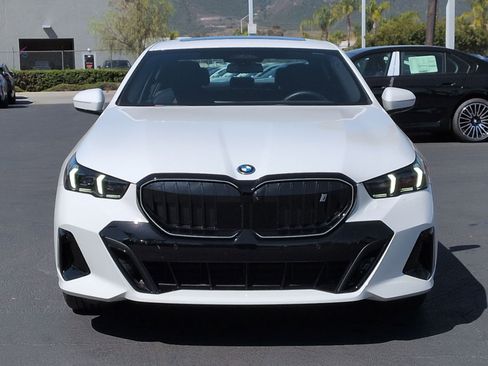 Used 2026 BMW i5 eDrive40 w/ M Sport Package RWD image 3