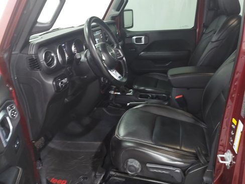 Used 2021 Jeep Wrangler Unlimited Sahara w/ Uconnect 4C Nav & Sound Group AWD/4WD image 14