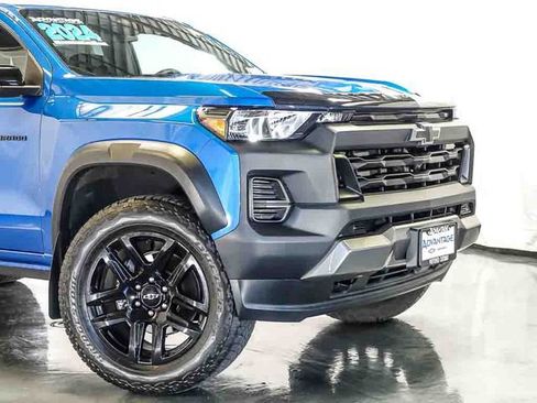 Certified 2024 Chevrolet Colorado Trail Boss w/ Technology Package AWD/4WD image 3