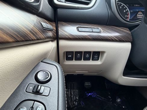 Used 2016 Nissan Maxima Platinum w/ Interior Lighting Package image 10