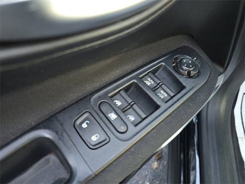 Used 2018 Jeep Renegade Latitude image 14