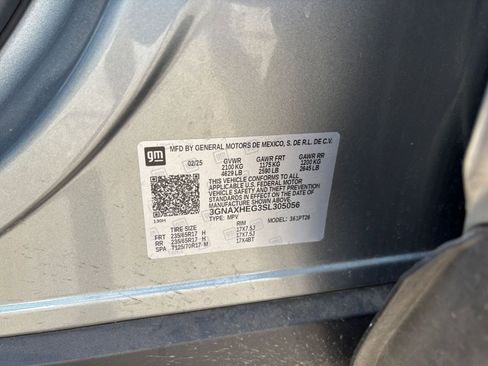 Used 2025 Chevrolet Equinox LT FWD image 29
