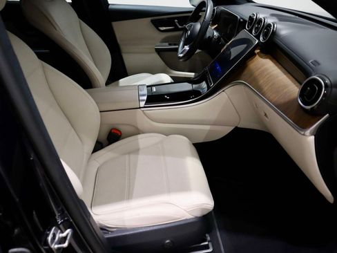 Used 2023 Mercedes-Benz GLC 300 4MATIC image 16