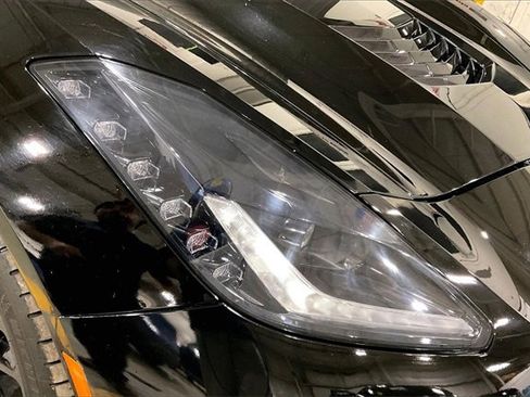 Used 2019 Chevrolet Corvette Stingray Coupe w/ Carbon Flash Badge Package image 27