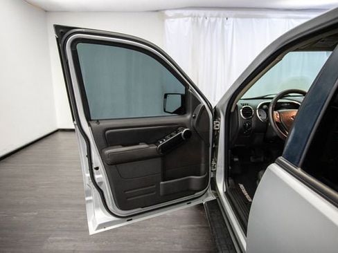 Used 2009 Ford Explorer Sport Trac Adrenalin image 16