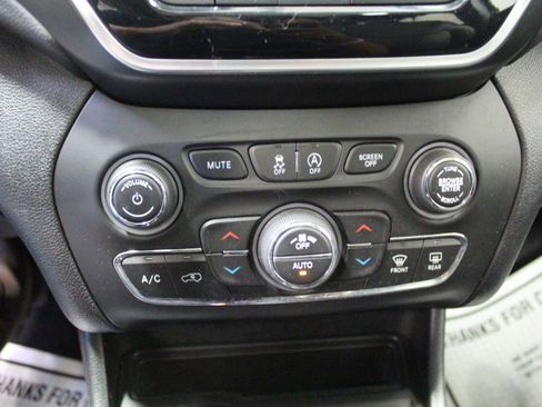Used 2019 Jeep Cherokee Limited AWD/4WD image 17