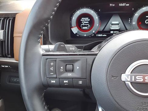 Used 2025 Nissan Pathfinder Platinum image 15