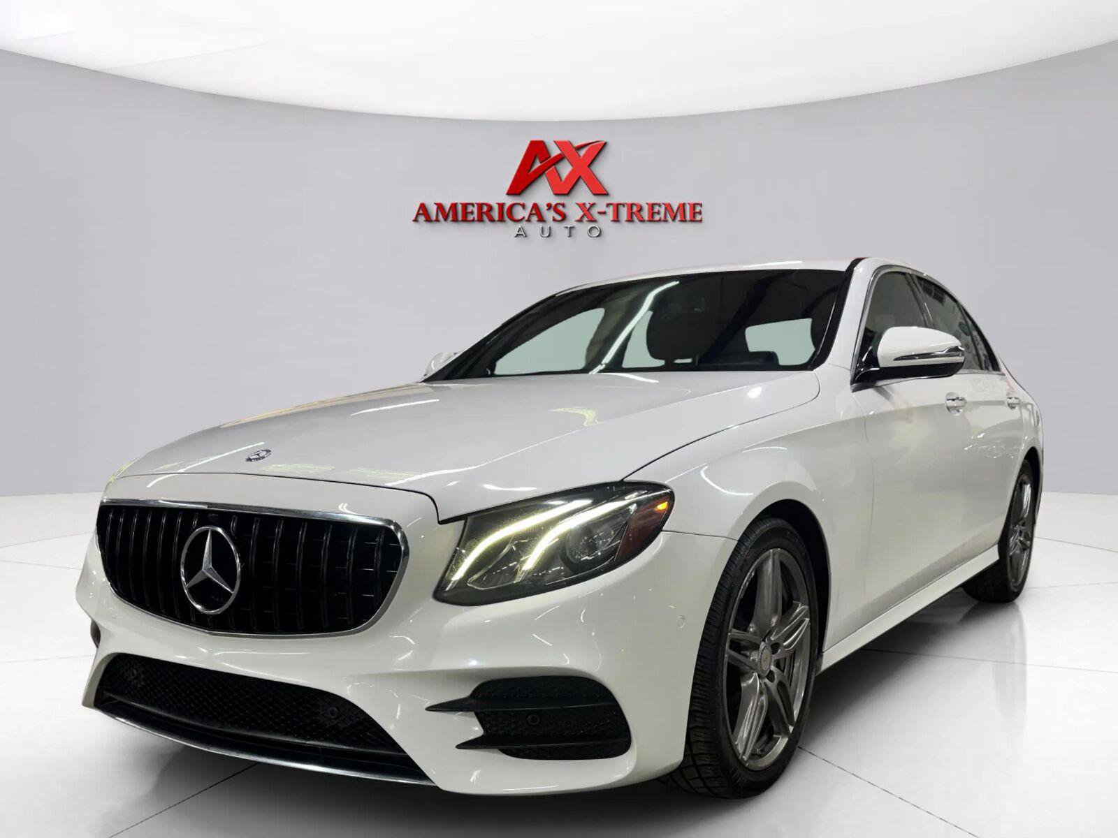 Used 2017 Mercedes-Benz E 300 4MATIC image 2