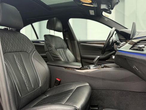 Used 2021 BMW M550i xDrive image 21