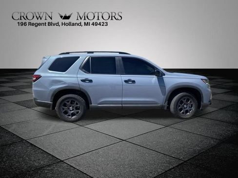 Used 2025 Honda Pilot TrailSport image 12