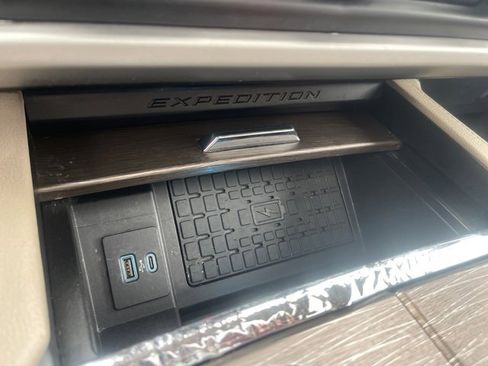 Used 2023 Ford Expedition Max Limited image 59