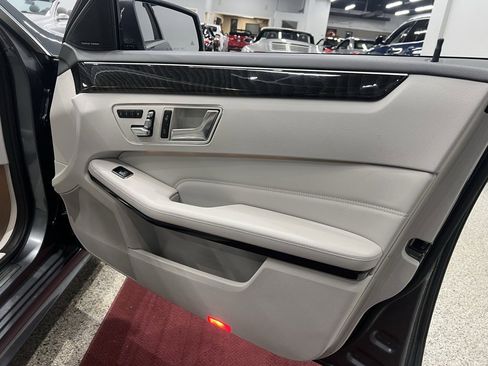 Used 2016 Mercedes-Benz E 350 4MATIC Sedan image 38