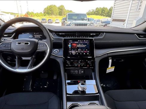 New 2025 Jeep Grand Cherokee Laredo w/ Luxury Tech Group I image 10