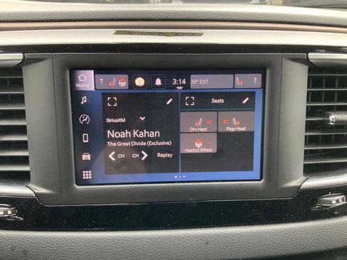 Used 2023 Chrysler Voyager LX image 34