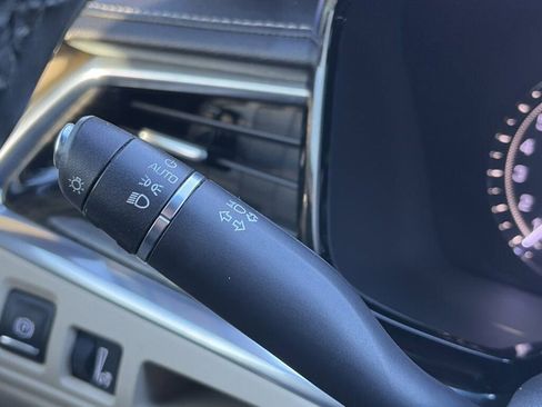 Used 2017 Cadillac XT5 Base image 16