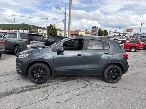 Used 2022 Chevrolet Trax LT w/ Premium Seat Package AWD/4WD image 10