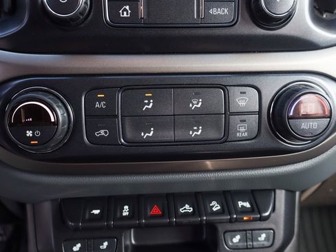 Used 2019 Chevrolet Colorado Z71 image 36