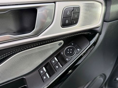 Used 2022 Ford Explorer ST image 12