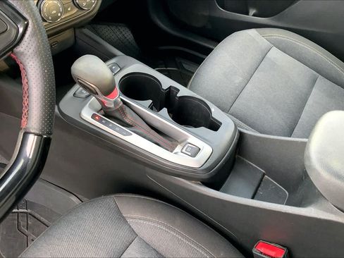 Used 2025 Chevrolet Trax RS w/ Sunroof Package FWD image 17