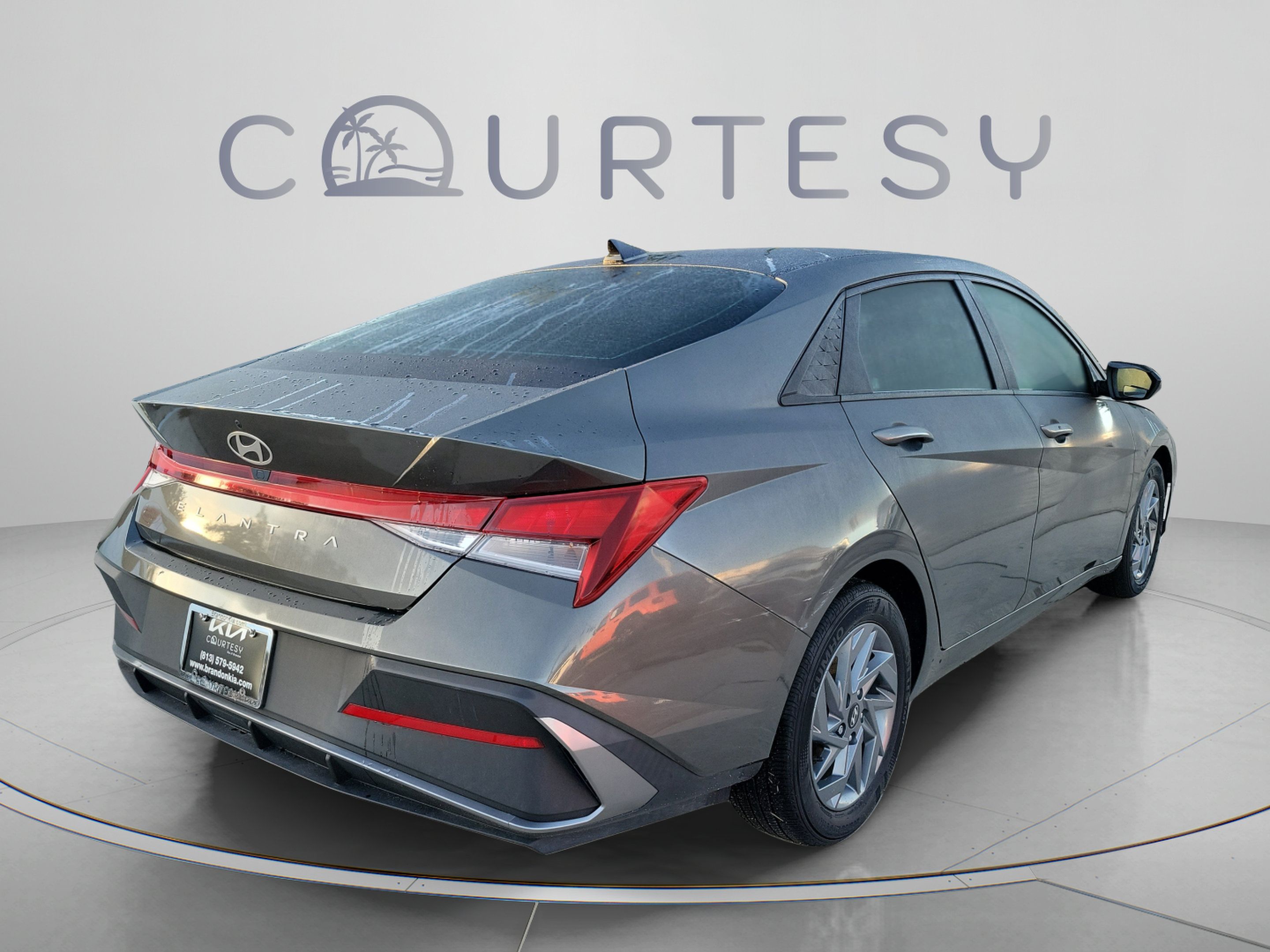 Used 2024 Hyundai Elantra SEL FWD image 3