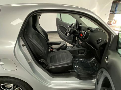 Used 2019 smart fortwo electric drive RWD image 22
