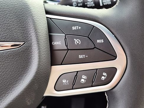 New 2026 Chrysler Pacifica Select FWD image 24
