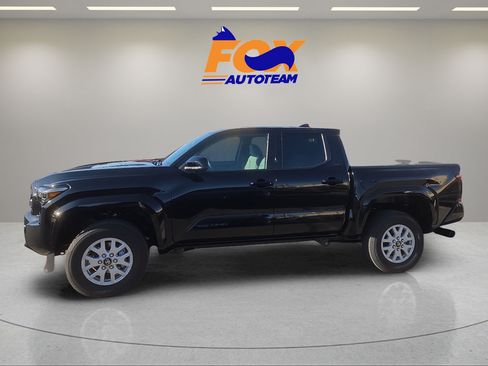 Certified 2026 Toyota Tacoma SR5 AWD/4WD image 2