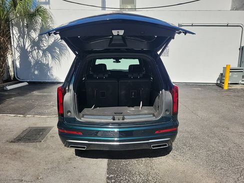 Used 2025 Cadillac XT6 Luxury FWD image 12