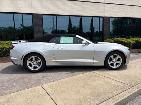 Used 2019 Chevrolet Camaro LT RWD image 3