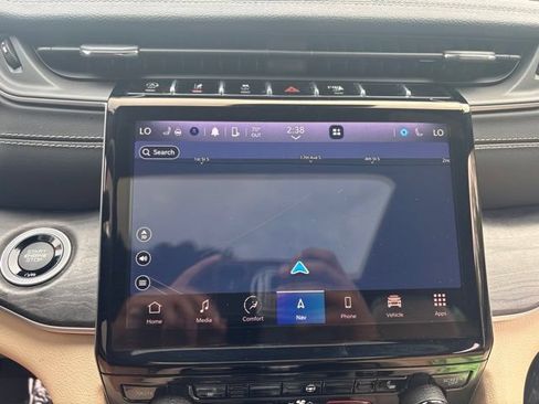 Used 2023 Jeep Grand Cherokee Limited AWD/4WD image 43