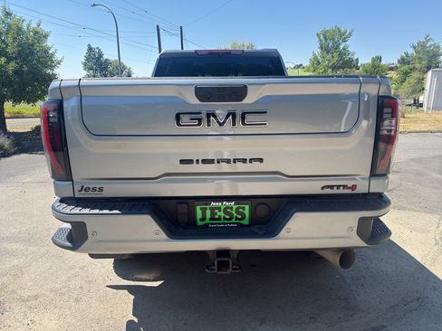 Used 2025 GMC Sierra 3500 AT4 w/ AT4 Premium Plus Package AWD/4WD image 9
