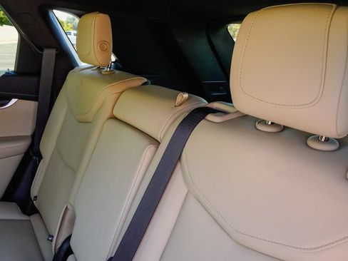 Used 2019 Cadillac XT5 FWD image 11