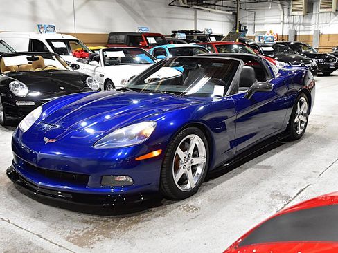 Used 2007 Chevrolet Corvette Coupe w/ Performance Package RWD image 11