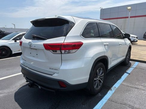 Used 2019 Toyota Highlander XLE AWD/4WD image 4