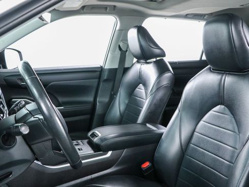 Used 2023 Toyota Highlander XLE FWD image 24