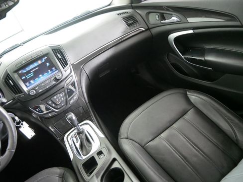 Used 2016 Buick Regal Sport Touring image 11