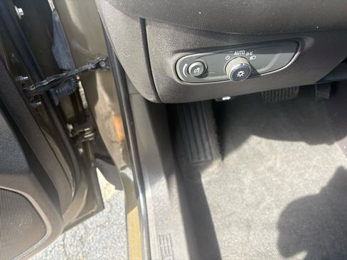 Used 2024 Chevrolet Equinox LT FWD image 13