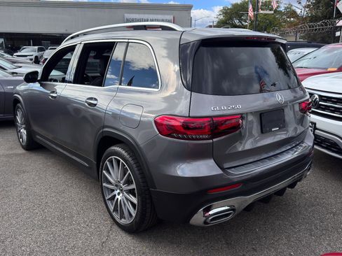 Used 2021 Mercedes-Benz GLB 250 4MATIC image 6