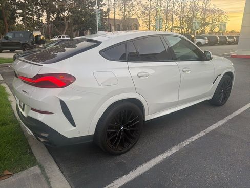 Used 2024 BMW X6 xDrive40i w/ Premium Package image 9