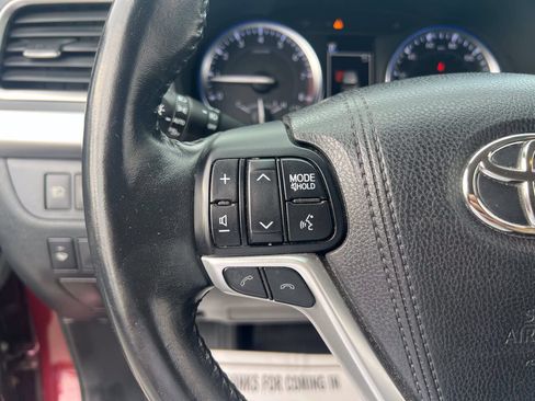 Used 2018 Toyota Highlander XLE AWD/4WD image 28