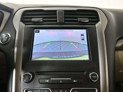 Used 2017 Ford Fusion SE w/ Fusion SE Technology Package FWD image 30