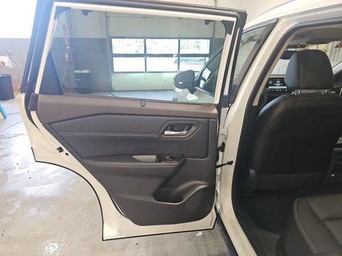 Certified 2023 Nissan Rogue SL w/ SL Premium Package AWD/4WD image 19