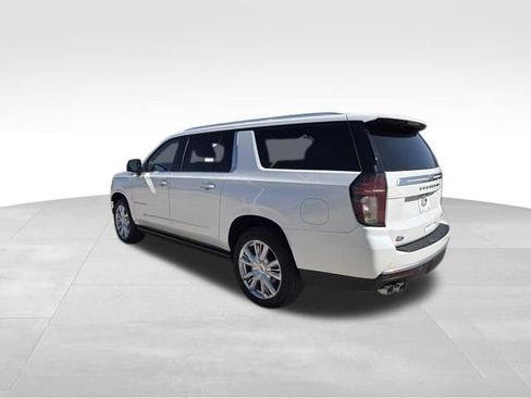Certified 2022 Chevrolet Suburban High Country AWD/4WD image 3