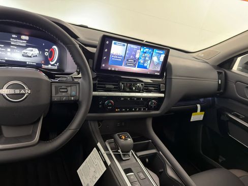 New 2026 Nissan Pathfinder Platinum AWD/4WD image 19