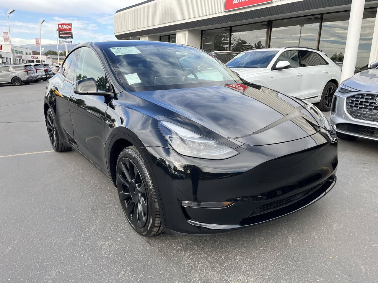 Used 2025 Tesla Model Y Long Range AWD/4WD image 2