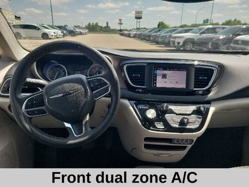 Used 2023 Chrysler Voyager LX FWD image 4