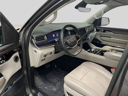 Used 2023 Jeep Grand Wagoneer 4WD image 12