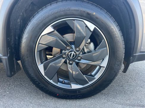 Used 2024 Nissan Rogue SV image 31